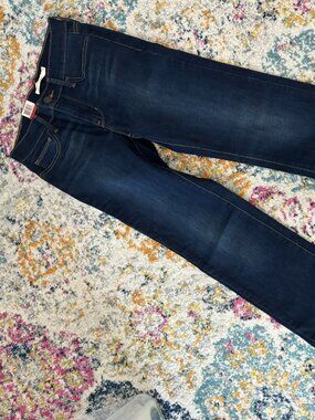 LEVI's Slimming Straight 26"x32" dark jean NEW